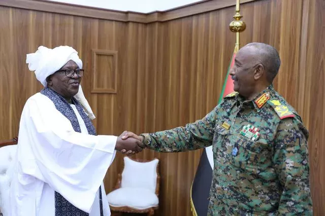 The President of the Sovereignty Council and Commander-in-Chief of the Armed Forces meets the Sultan of Dar Masalit