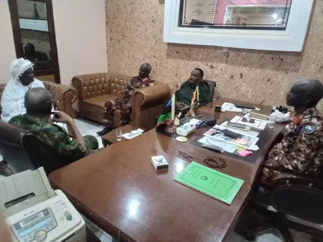 Governor Sennar meets with the head of the Kenana tribe and its leader, Al-Toum Hajo, in the office of the commander of the 17th Sinja Infantry Division.