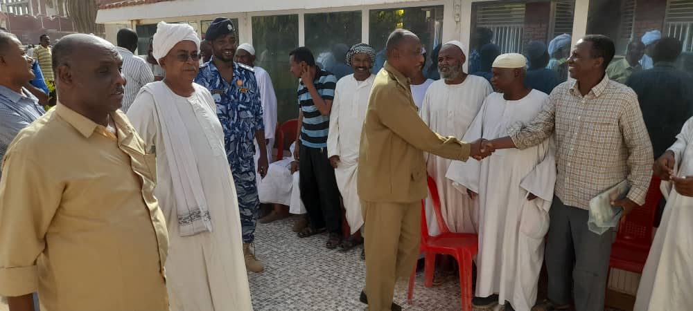 The executive director of Shendi locality inspects the Al-Ayoun camp of Almek Nimr Hospital, organized by Shendi University in cooperation with the International Vision Foundation, and praises the role of the university in society.