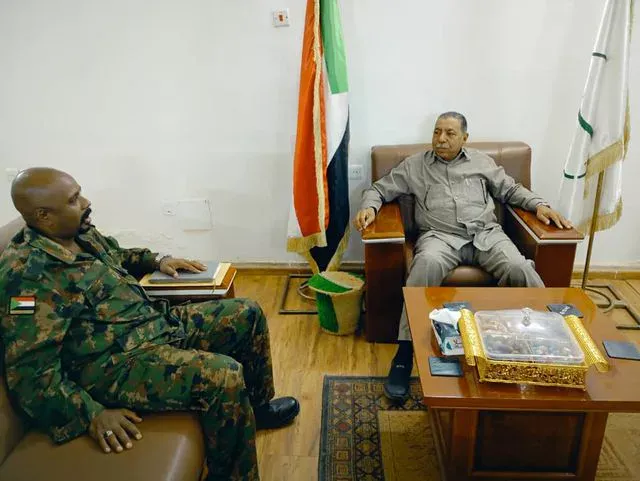 Northern Governor Meets Executive Director of Al-Dabba Locality, Reviews General Situation in the Locality