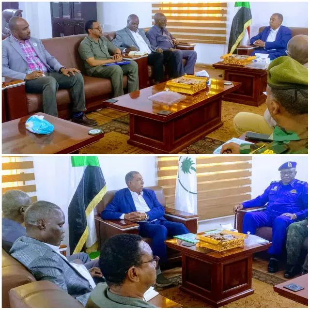 Northern Governor Meets Refugee Delegation