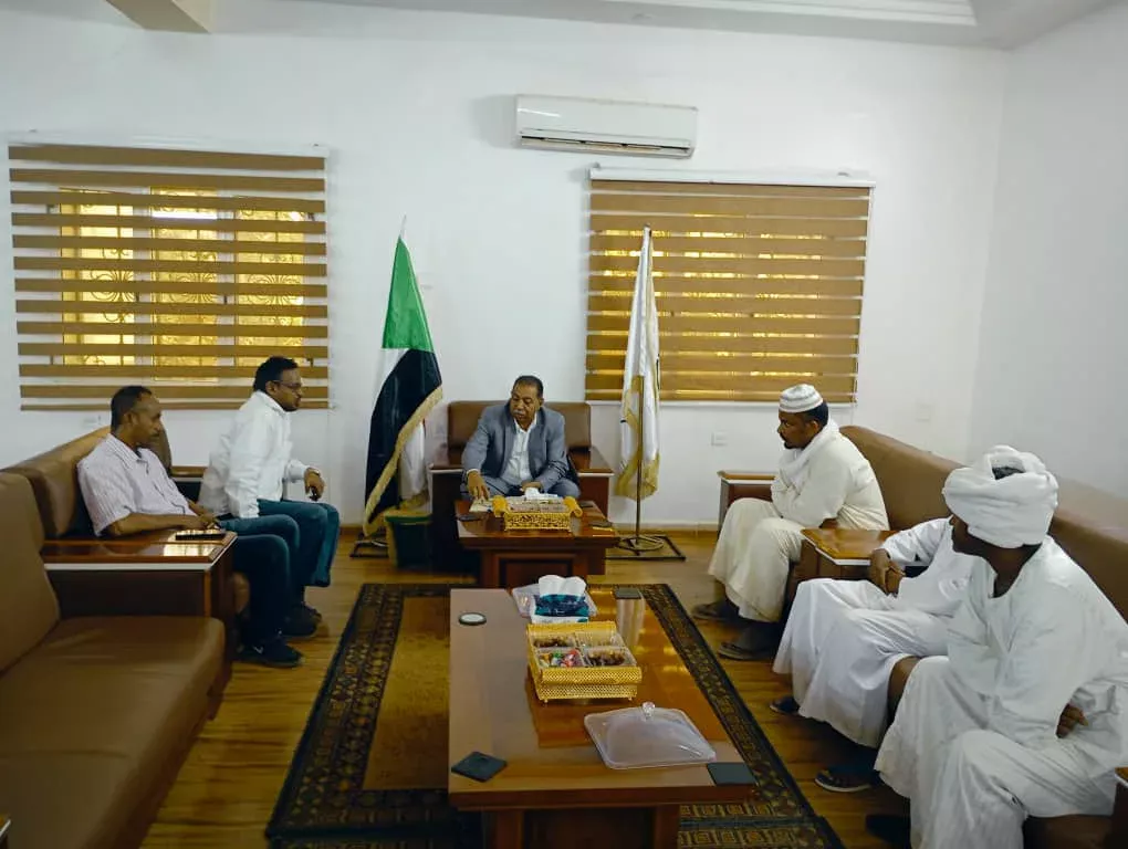 Northern Governor meets delegation from West Al-Mahs Hospital