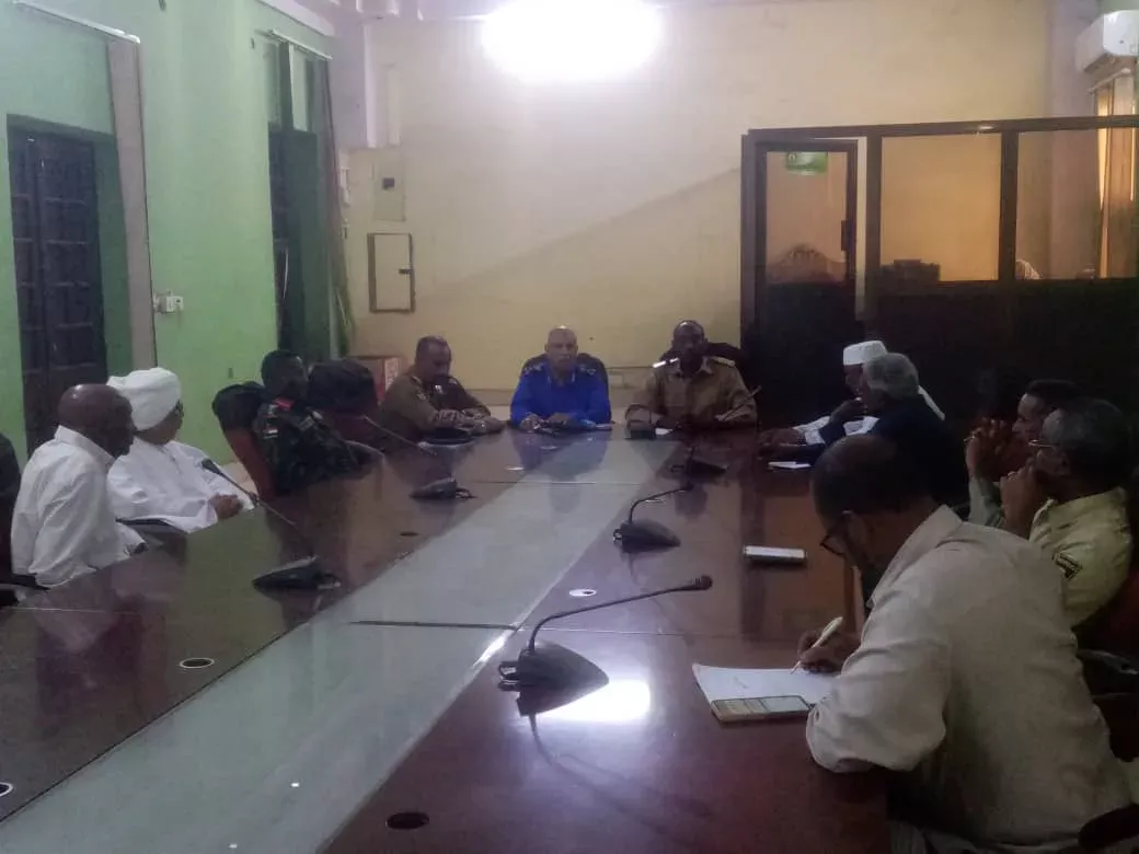 Shendi locality executive director, chairman of the security committee, meets with retired regular forces and commends their role in supporting and assisting the forces.