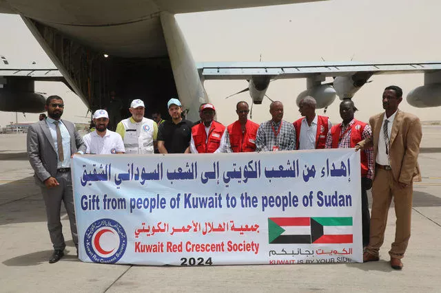 First Kuwaiti aid plane arrives for people affected by torrents and floods in Nile and Northern states