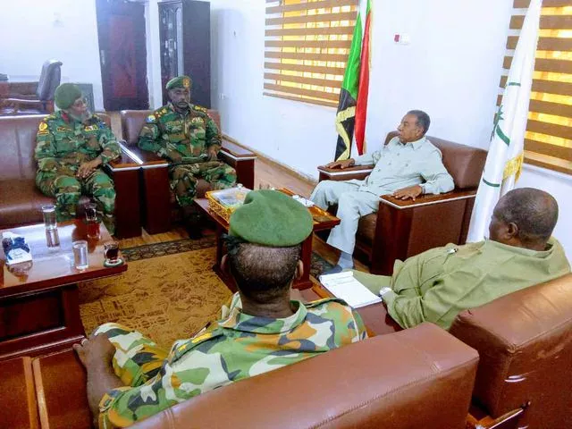 Northern Governor meets Dongola Military Hospital Commander