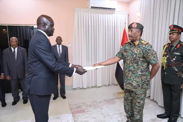 The President of the Sovereignty Council receives the credentials of the Ambassador of South Sudan