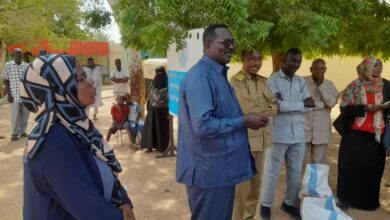 The executive director of Shendi locality inaugurates the distribution of food baskets and shelter materials provided by the Muslim organization Hans and welcomes the organization's support to expatriates and those affected by torrents and rain in the locality.