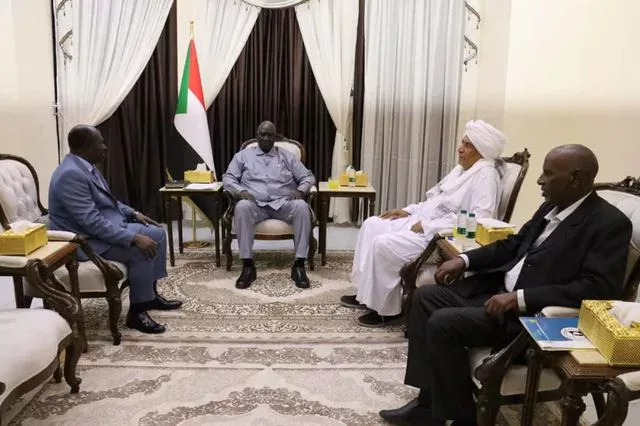 Vice President of Sovereignty Council Chairs Meeting to Arrange for Launch of Sudanese Certificate Exams