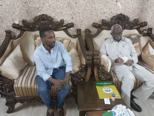 White Nile Governor discusses with Tarco Air Cargo representative in Kosti ways of operating a fleet to transport goods and passengers in the state.