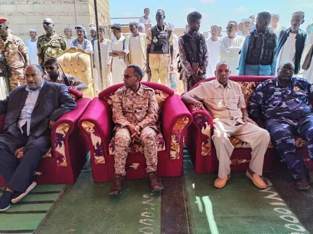 Acting Governor of Kassala and Gedaref inspects the wounded from the Battle of Karama at the New Halfa military hospital