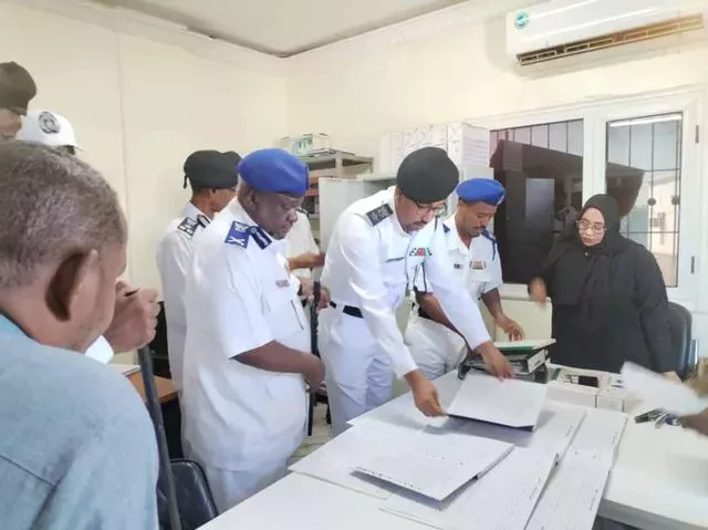 Director of the Khartoum State Road Traffic Department inspects the work of the Red Sea State Road Traffic Department