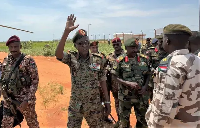 Sovereign Member, Deputy Commander-in-Chief, Lieutenant General Kabbashi inspects forces stationed in Tandelti