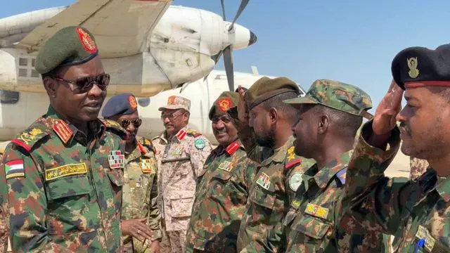 Sovereignty Council Member and Deputy Commander-in-Chief Lt. Gen. Shams al-Din Kabbashi inspects the Eastern Region Command