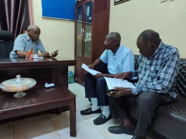 The North Kordofan Journalists' Initiative to Advocate for Health Issues Holds a Brainstorming Meeting with the Director of Mecca Hospital in El Obeid and Provides Important Tools to the Eye Hospital... Here are the details