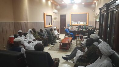 The executive director of the locality of Shendi meets with the emergency and support committee to receive arrivals from villages and regions in the east of the island and orders to provide them with all services.