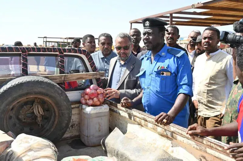 As part of its program to inspect the conditions of displaced people in villages east of Al-Jazeera in Gedaref State. Health Minister inspects displaced people in Al-Butana locality