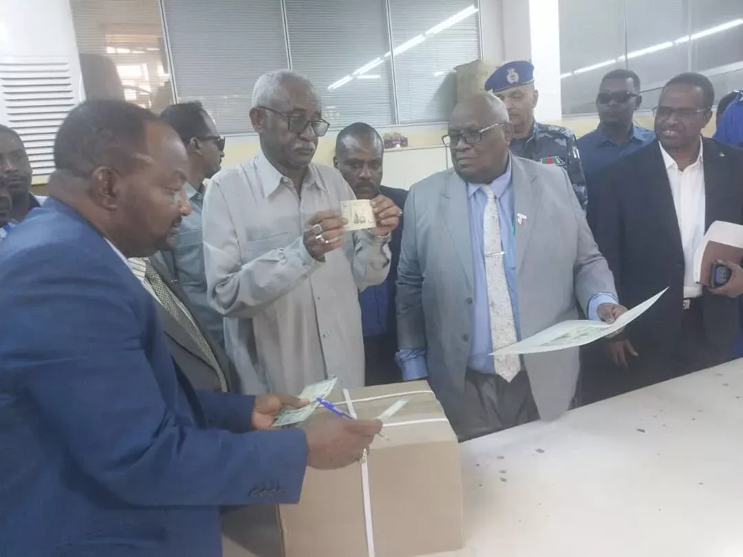 Minister of Justice, Chairman of the Supreme Committee for Change and Replacement of Currency, Governor White Nile and members of the Security Committee inaugurate the launch of the process of change and replacement of currency in the state .