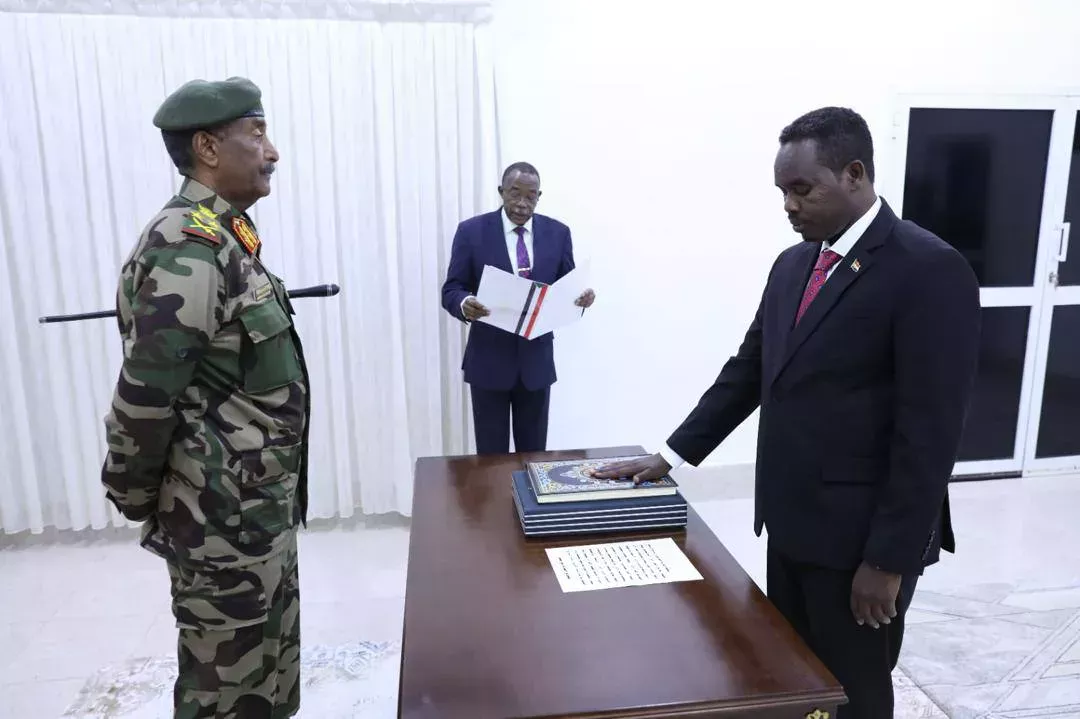 Salah Hamid Ismail takes oath before the President of the Sovereignty Council as Minister of Urban Development, Roads and Bridges