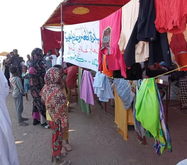 Shendi: Exhibition of winter clothing and supplies attracts displaced people from the east of the island