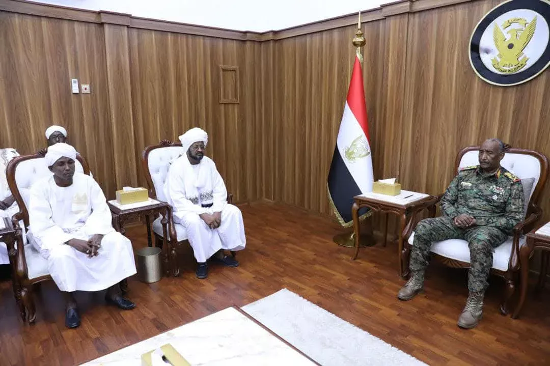 The President of the Sovereignty Council meets a delegation of members of the Dar Hamar tribe