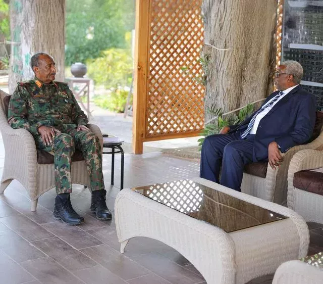 The President of the Sovereignty Council meets the Director of the International University of Africa