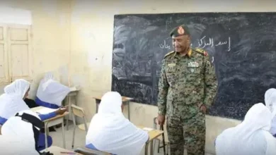 The President of the Sovereignty Council rings the bell to signal the start of the Sudanese certificate exams in the Suakin locality and reassures students taking the exams.