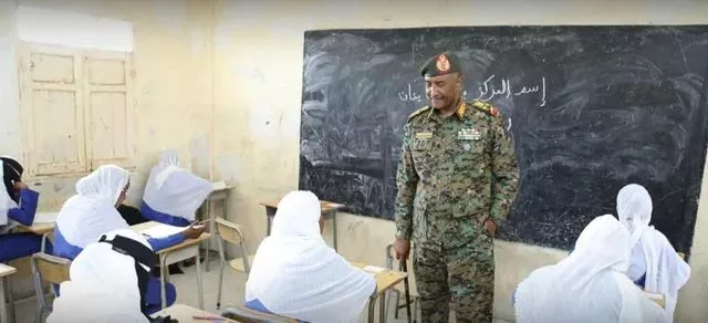 The President of the Sovereignty Council rings the bell to signal the start of the Sudanese certificate exams in the Suakin locality and reassures students taking the exams.