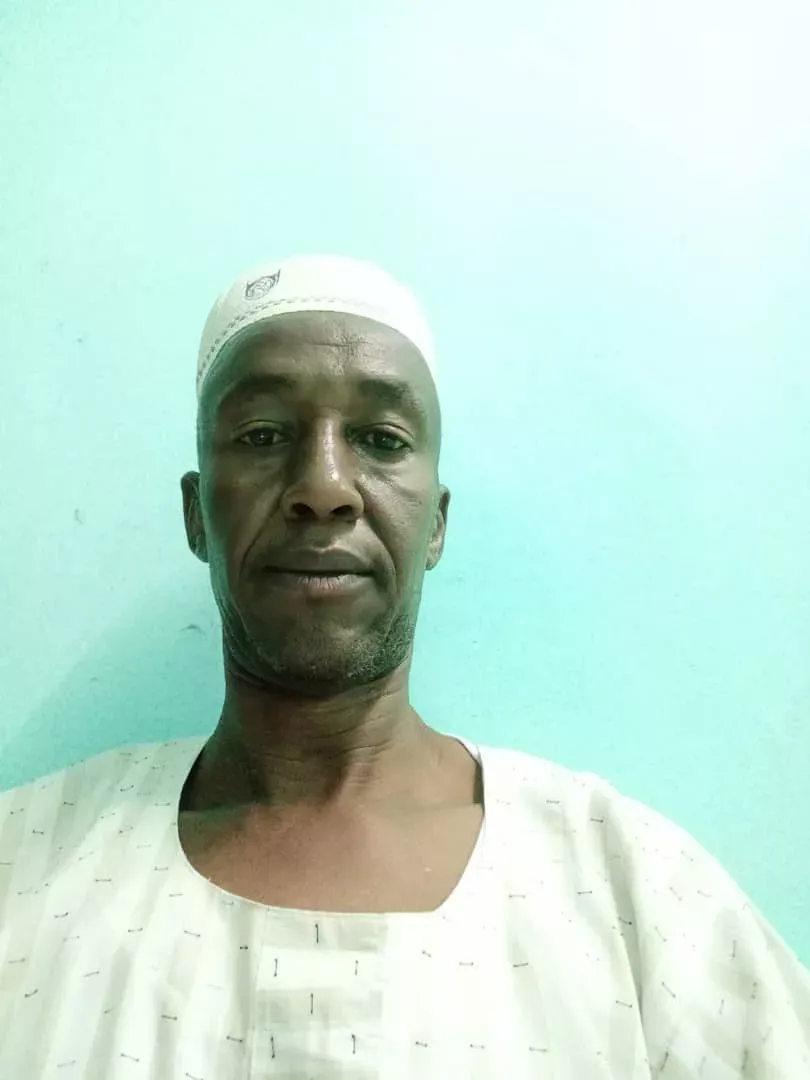 Amer Al-Sayyed (Ameron) writes: - While driving, give the signal.. (Hawul)