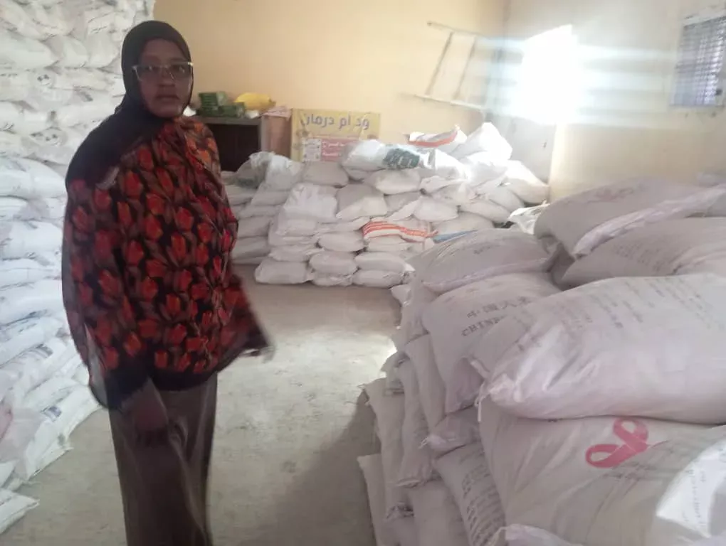 Continued support for returnees. The Sinnar Humanitarian Aid Commission delivers 2,000 bags of flour to the town of Sinja