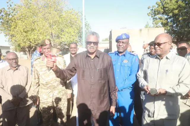 Gedaref governor rings bell to signal start of primary certificate exams