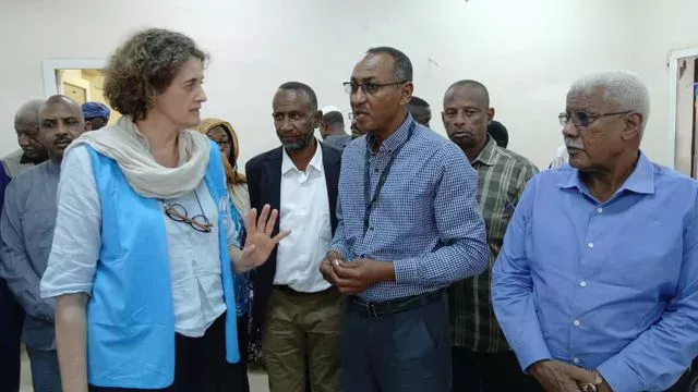 She visited Nou Hospital and the hot zones of Khartoum. The Ministry of Health receives the United Nations High Commissioner for Refugees and informs it of the situation of medical institutions facing the war.