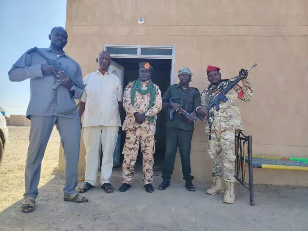 During an inspection visit, His Excellency, Major-General Ezzédine Ismail Ibrahim Jamqqa, met one of the symbols and sheikhs in the Fatwa region