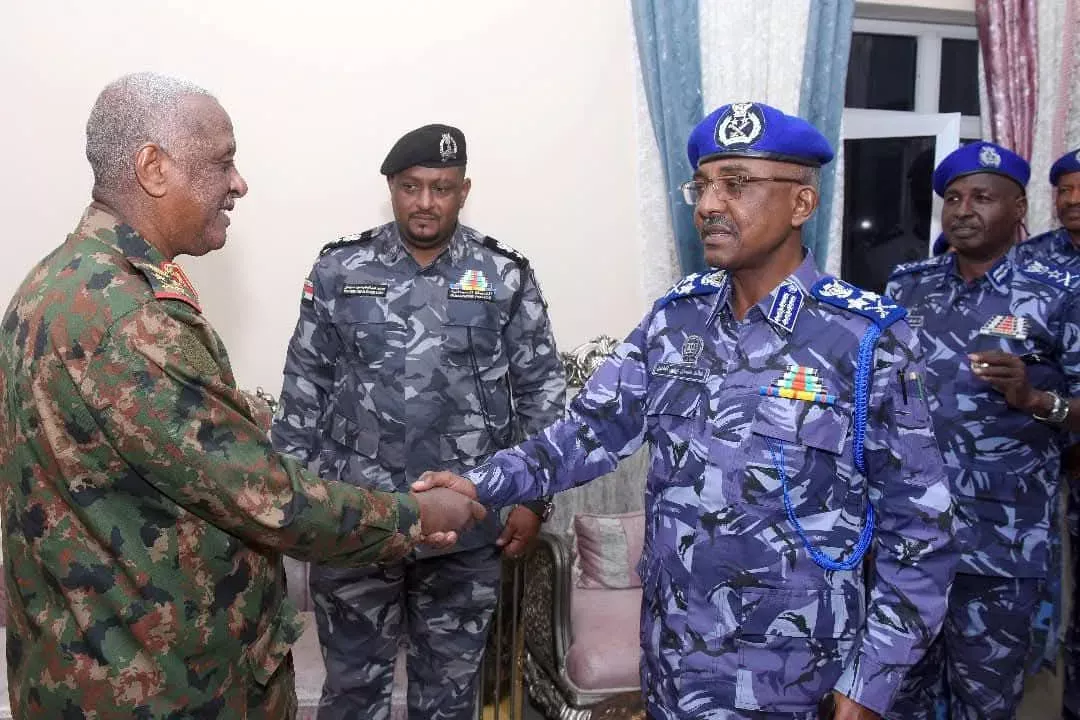Lieutenant -General Yasser Al -atta praises the efforts of the police in the battle of dignity