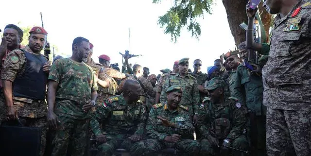 The president of the sovereign council, the commander -in -chief, inspects the fisherman's mobile forces in the city of Umm Rawab