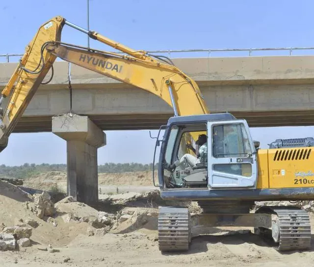 The national authority for roads and bridges is beginning to enforce the maintenance of the Abu Dom bridge