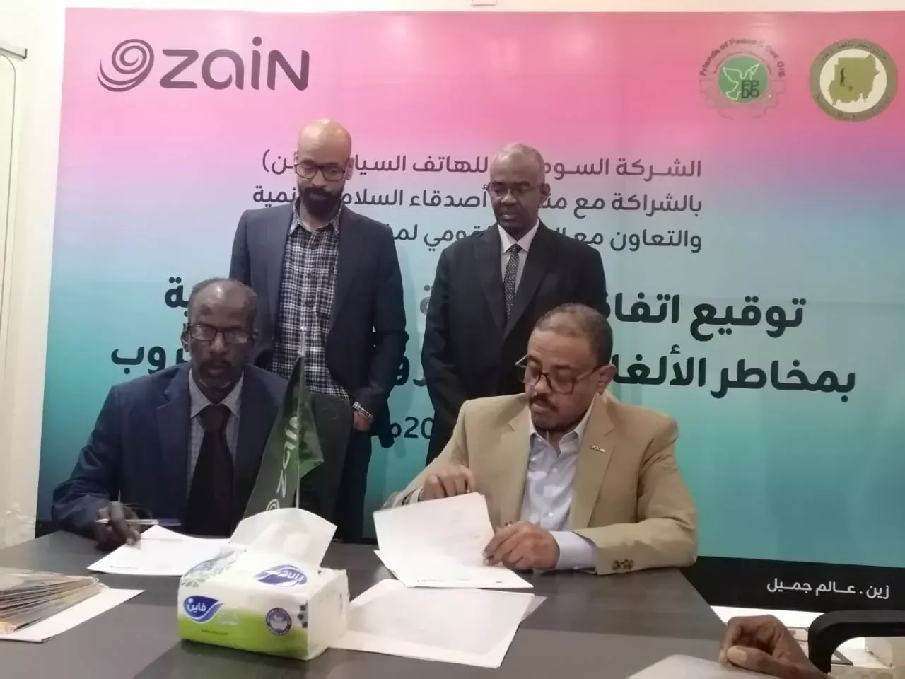 Zain Communications Company signs a partnership agreement to strengthen awareness of risks, ammunition and warships