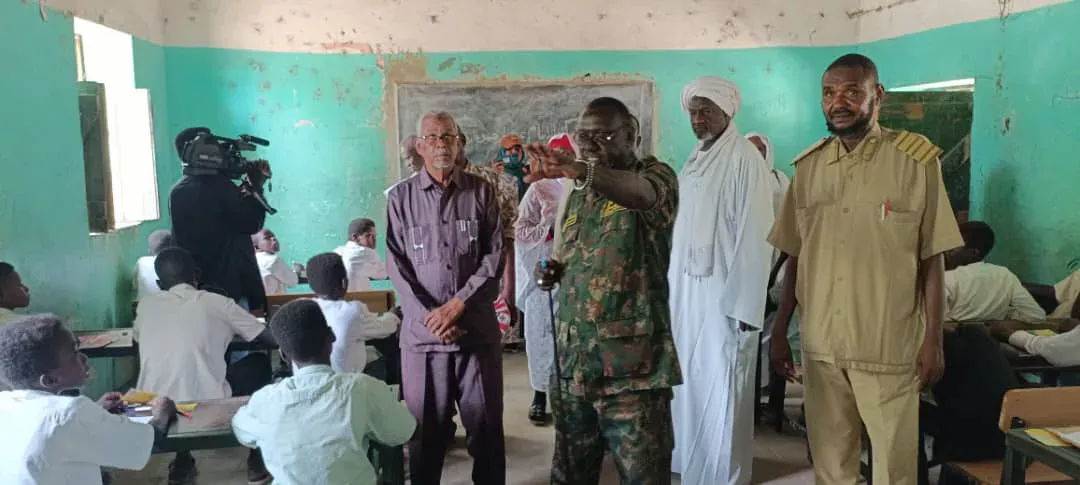 And at Nile Blanc, continues his visit to inspection the examination centers of the elementary certificates of the State and is held on the course of exams in a certain number of centers in the locality of your Lord