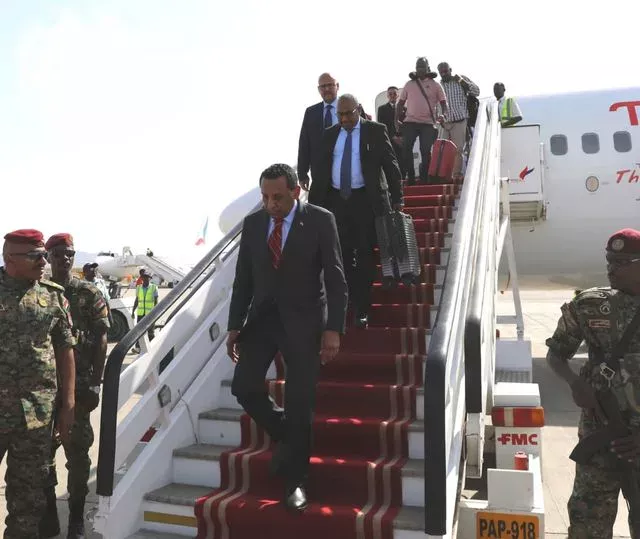 Kamel Idris arrives in Port Sudan in preparation for the delivery of his official functions