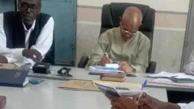 The Director General of the Island Ministry of Education puts directives in the ministry