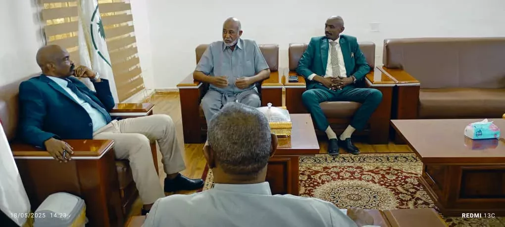 The Governor of the North meets the director of commercial companies Al -khaqawi