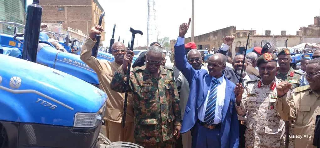 Wali Sennar witnesses the inauguration and delivery of tractors with financing from the Savings and Social Development Bank - Sinja Branch