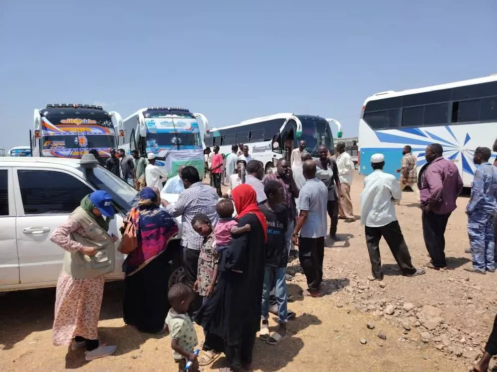Gedaref has farewell to a new regiment of displaced people returning to Khartoum in the voluntary return program