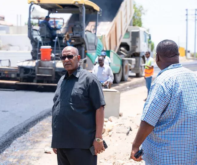 The Governor of the State of the Red Sea announces the completion of asphalt operations for five main roads at Port Sudan