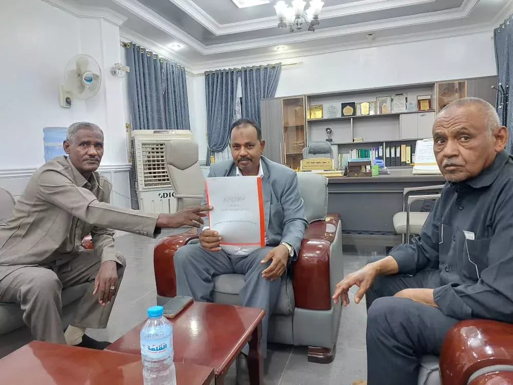 The Minister of Infrastructure receives the bill violating government lands