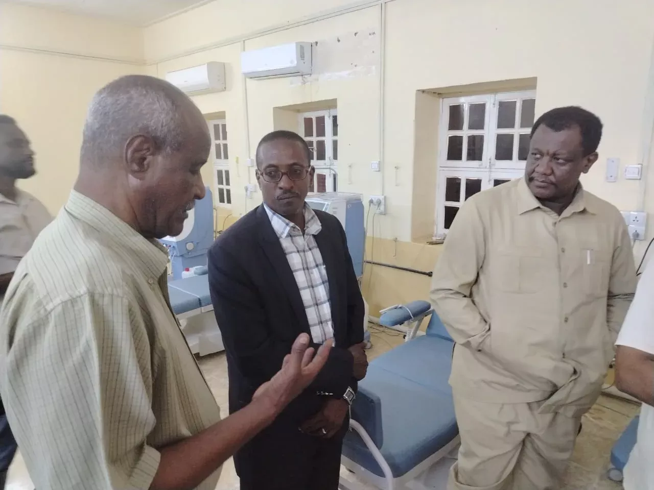 The Northern Minister of Health and the Executive Dallao visited the AL -HAQA center, Amna Abdul Aziz al -Sayegh for dialysis for dialysis