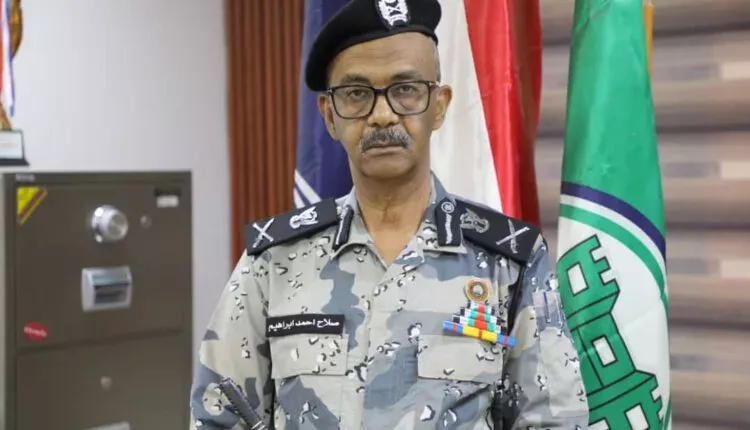 Men on the director general of the Sudanese Customs Authority, His Excellency Lieutenant Salah Ahmed Ibrahim -Al -kalam Al -Daghar