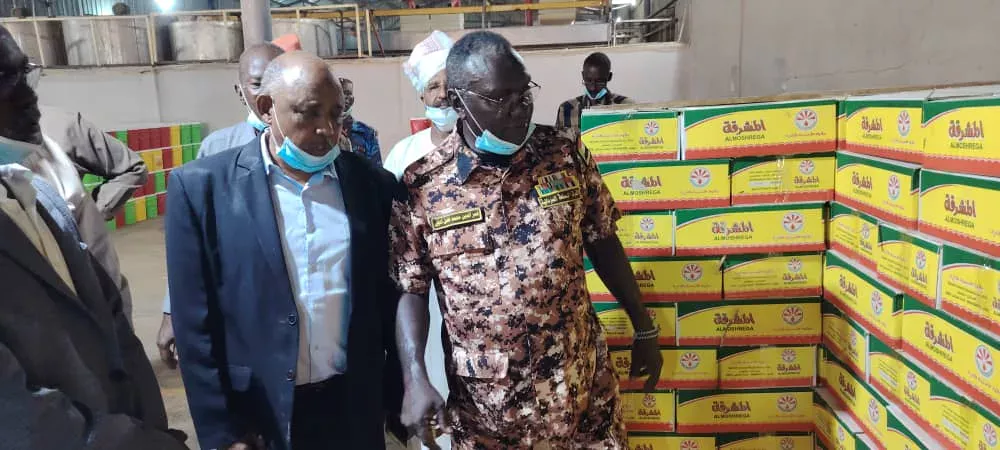 The Nile Blanc inspects a certain number of factories and export companies for agricultural cultures in the state and confirms the interest of its government to develop the industrial sector and to tackle the obstacles faced by the factories at the standby state.