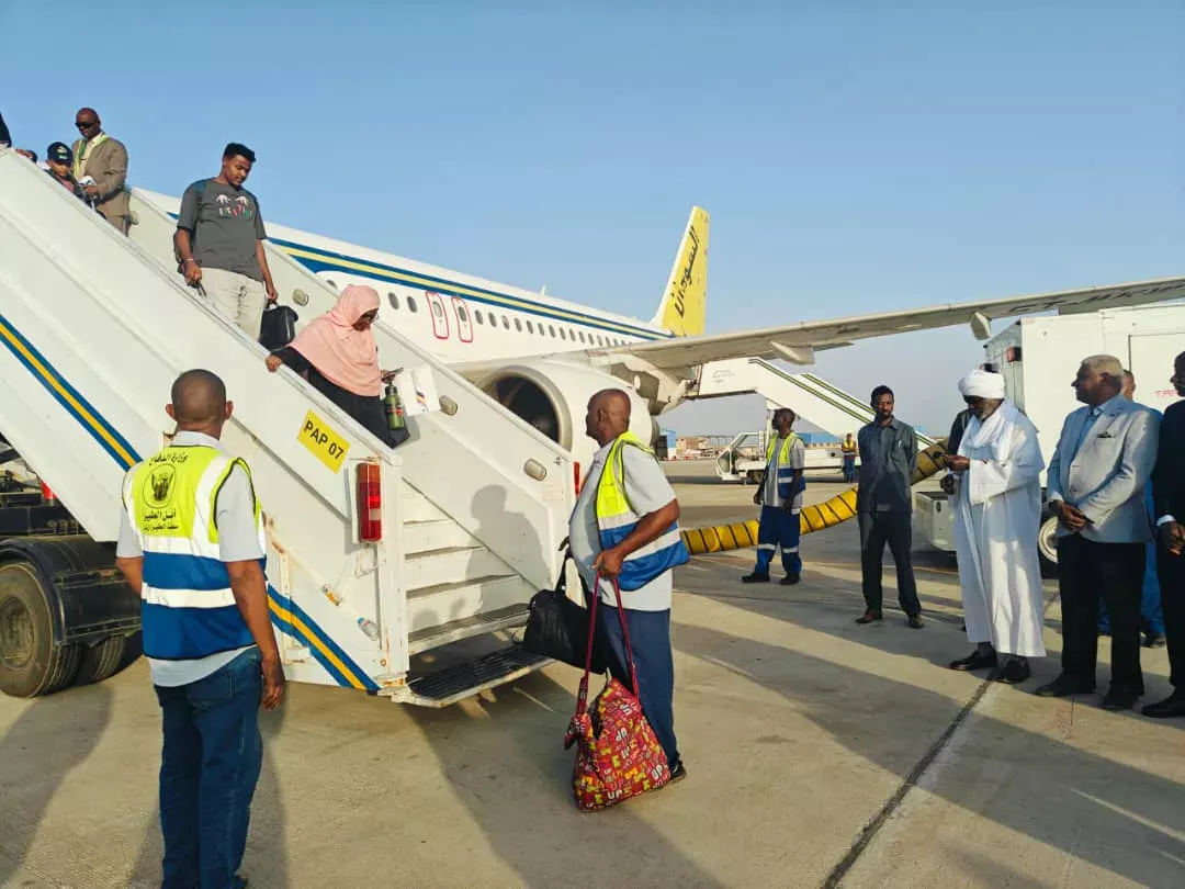 The arrival of the first Rapatrian regiment of the Sultanate of Oman on the Sudanese airlines of the voluntary return program for Sudan