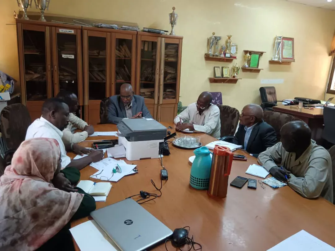 The under-secretary of the Ministry of Education meets the directors of education in the states of Darfur