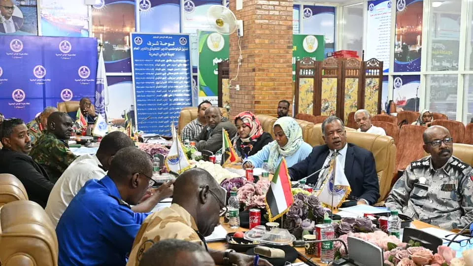 Vacances of the National Plan for Research and Rescue in Sudan. Representative of the Federal Ministry of Health, Dr. Abdel Salam Visions: the ministry is inherent in the national research and rescue plan, and he handed two ambulances to Khartoum International Airport